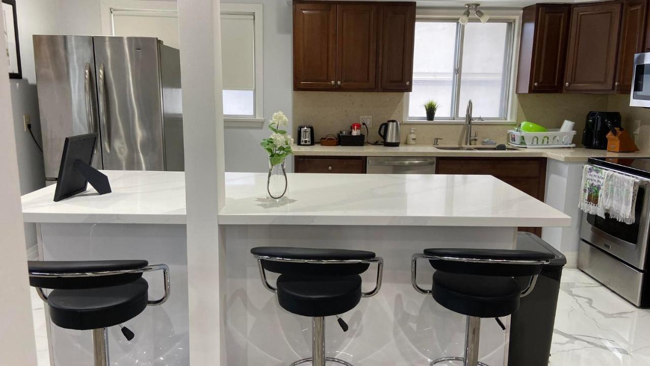 Spectacular 3 Bedroom 2 Wr House - Close To Airport Toronto Esterno foto