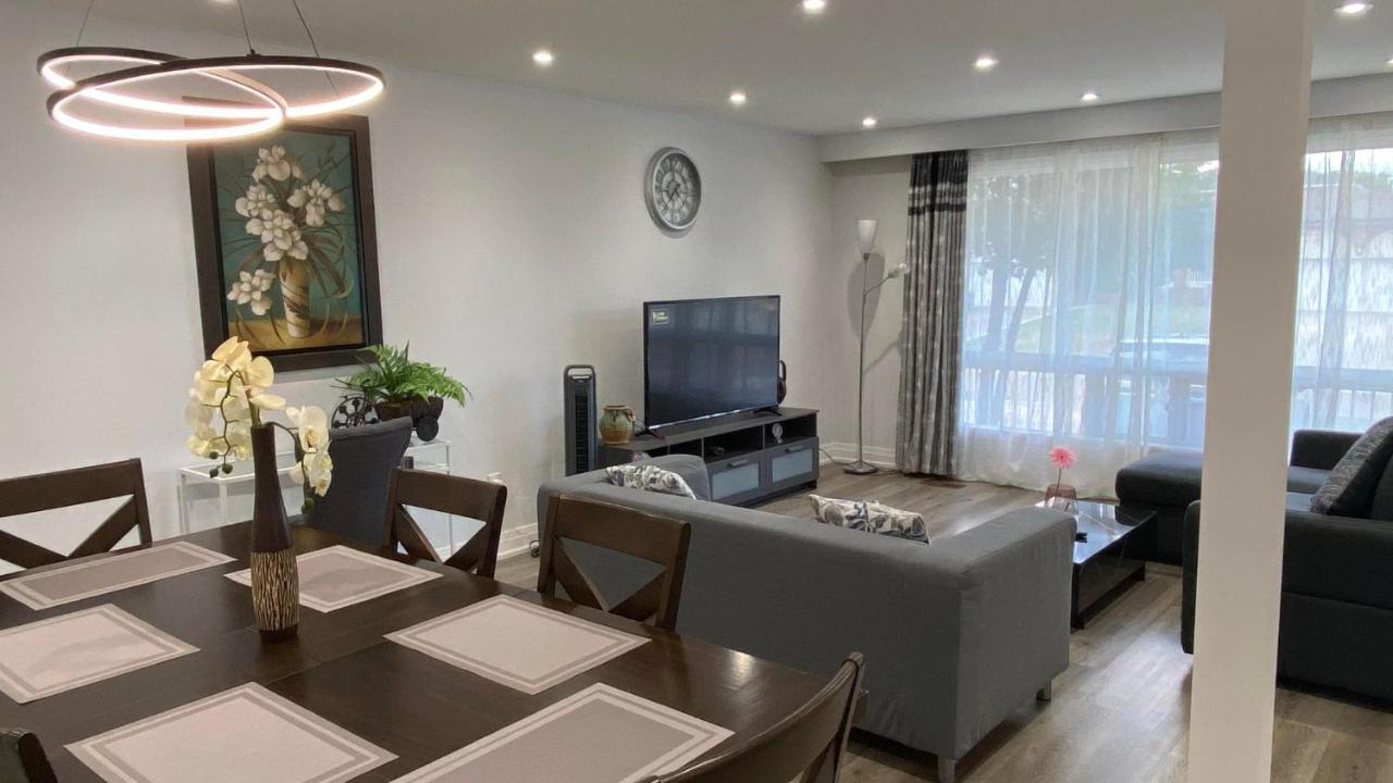 Spectacular 3 Bedroom 2 Wr House - Close To Airport Toronto Esterno foto