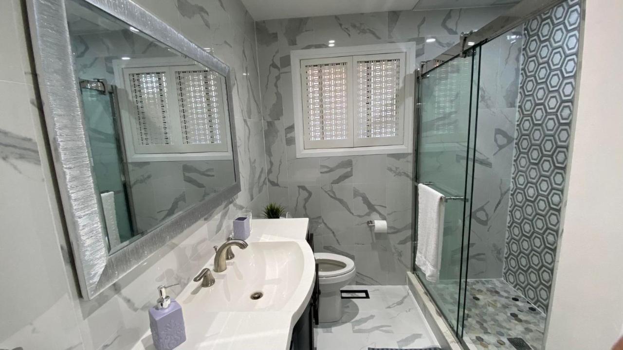 Spectacular 3 Bedroom 2 Wr House - Close To Airport Toronto Esterno foto