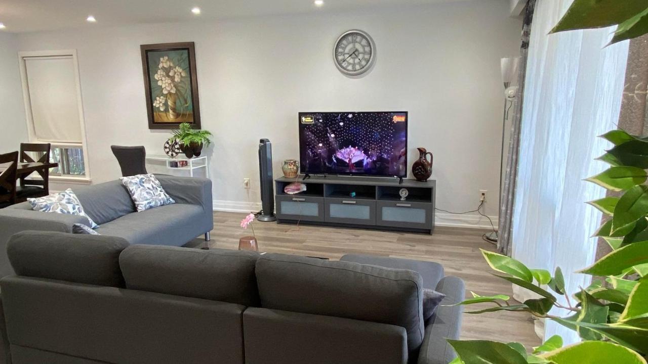 Spectacular 3 Bedroom 2 Wr House - Close To Airport Toronto Esterno foto