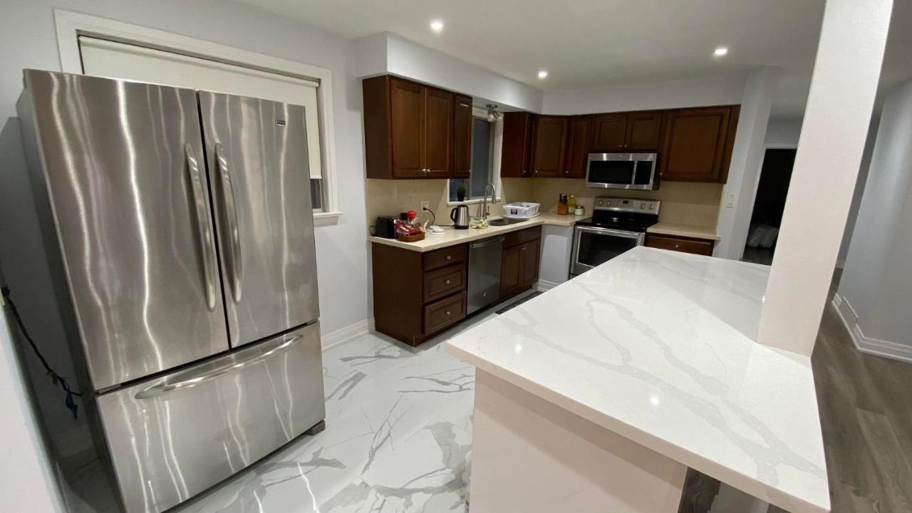 Spectacular 3 Bedroom 2 Wr House - Close To Airport Toronto Esterno foto