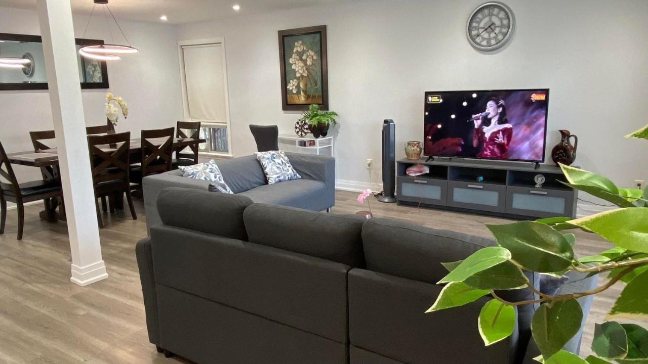 Spectacular 3 Bedroom 2 Wr House - Close To Airport Toronto Esterno foto