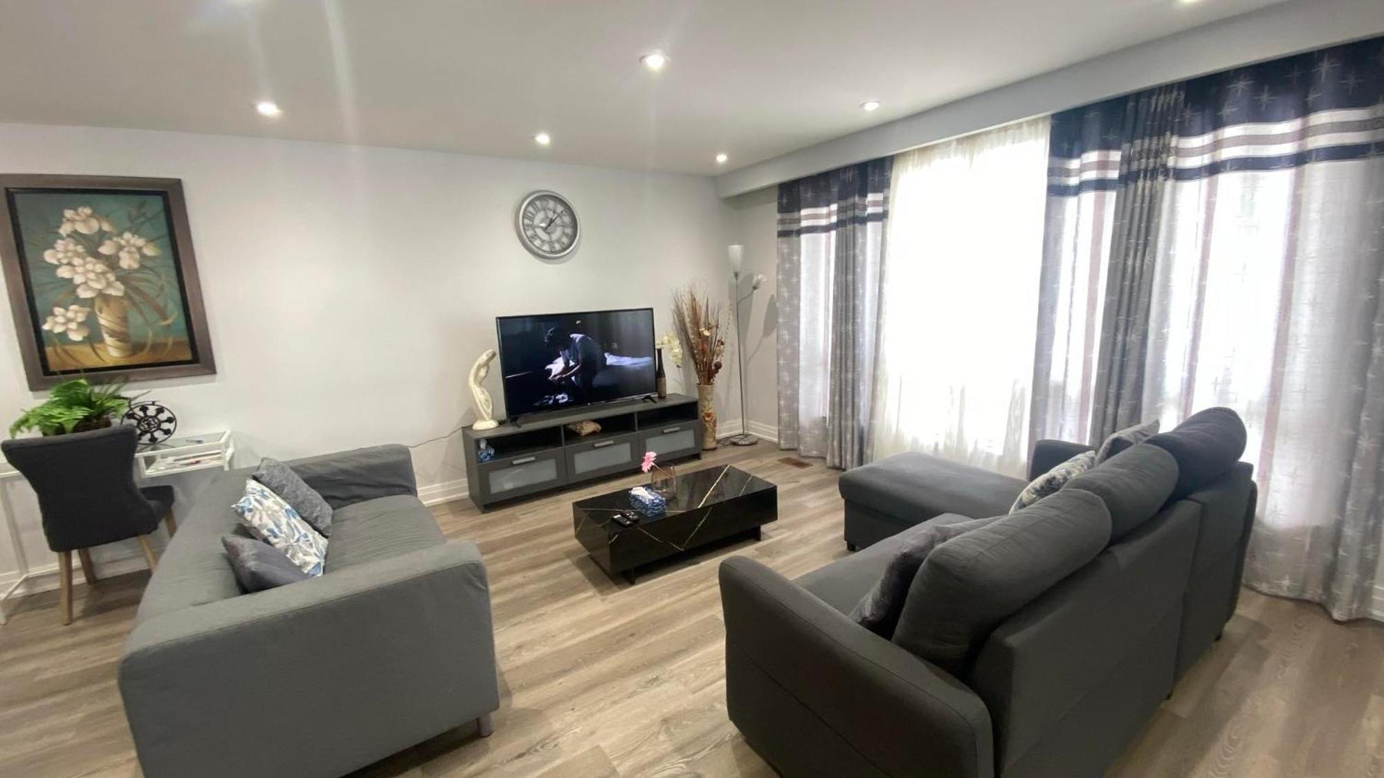 Spectacular 3 Bedroom 2 Wr House - Close To Airport Toronto Esterno foto