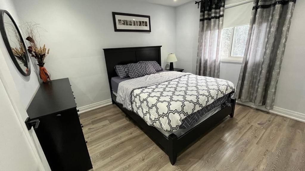 Spectacular 3 Bedroom 2 Wr House - Close To Airport Toronto Esterno foto
